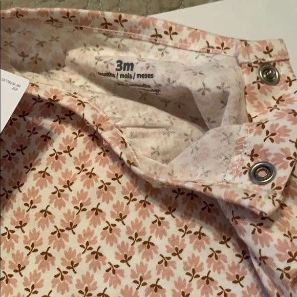 Carter’s 3 piece girls onesie/pants set - Picture 5 of 8